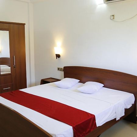 Ananthi Hotels Vavuniya Bagian luar foto