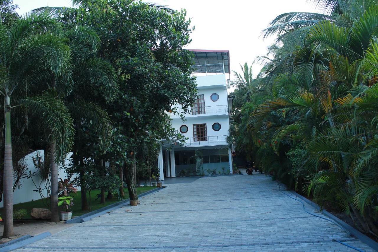 Ananthi Hotels Vavuniya Bagian luar foto